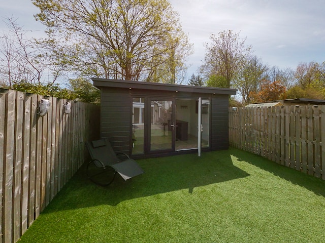 The "Indoor-Outdoor" Trend: How to Use Composite Cladding to Blend Your Garden and Home