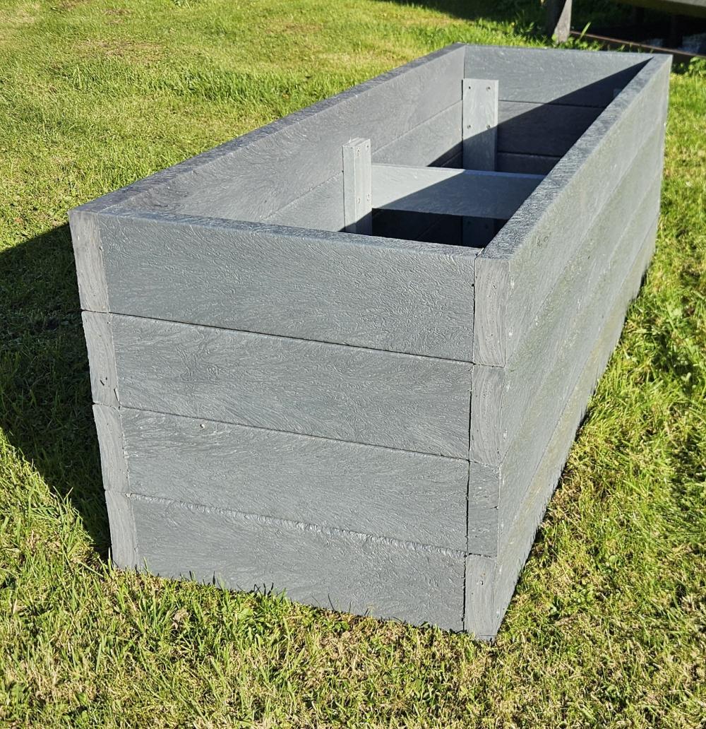 Composite Planter - Image 10